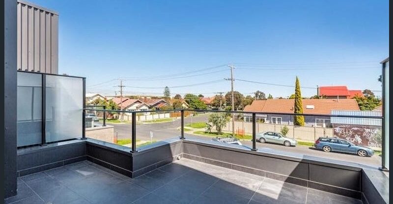 2/12 Russell Street